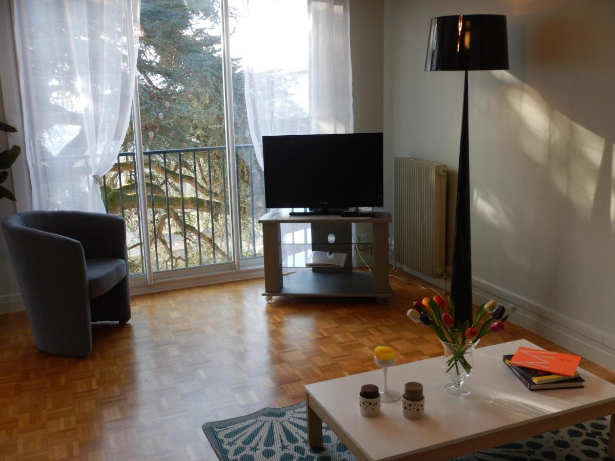 Studio Quartier Chateau - Wifi - Garage Individuel A Cle - Electromenager Complet 波城 外观 照片